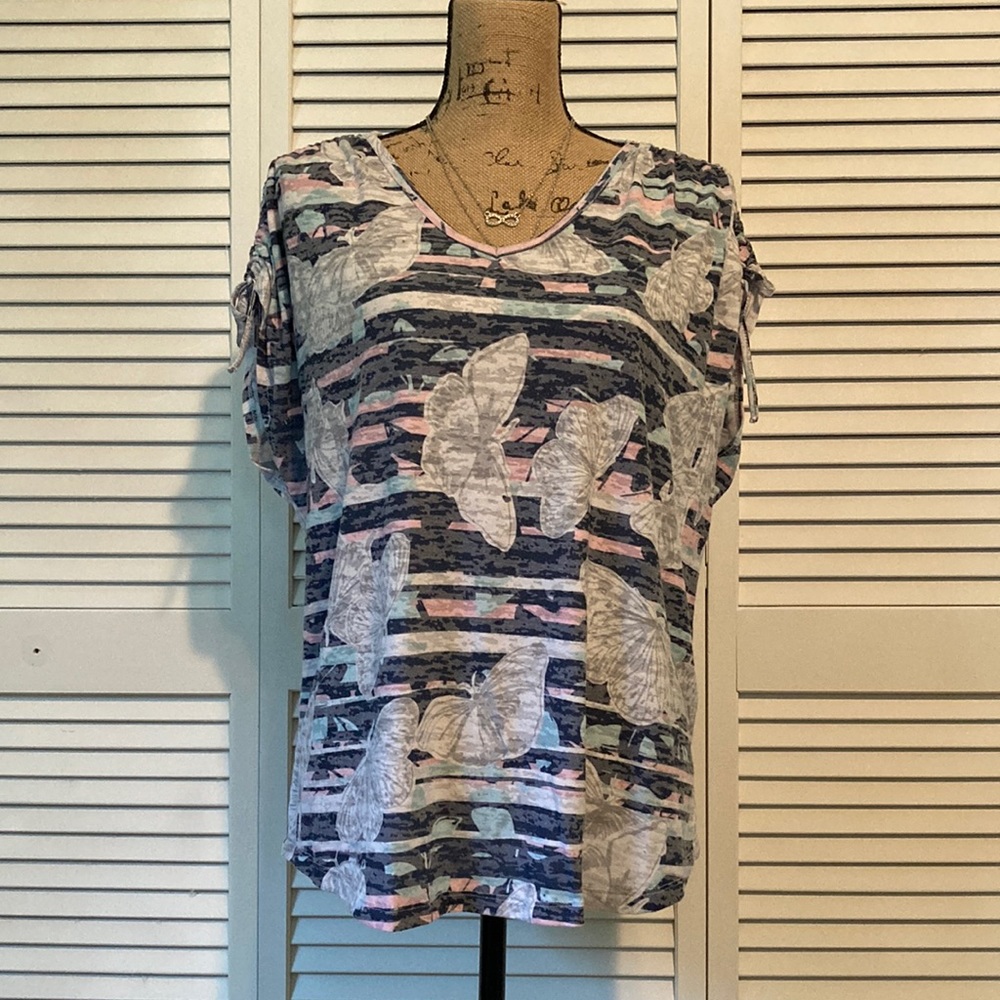 Coral Bay Light Weight T-Shirt - PXL - GUC